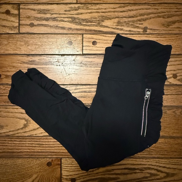 Lululemon Black Ruched Capri Leggings Size 4 - Picture 1 of 6